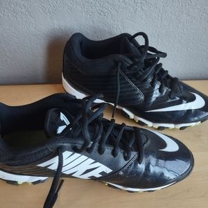Boys Sz 6 Football cleats, Nike Shark
